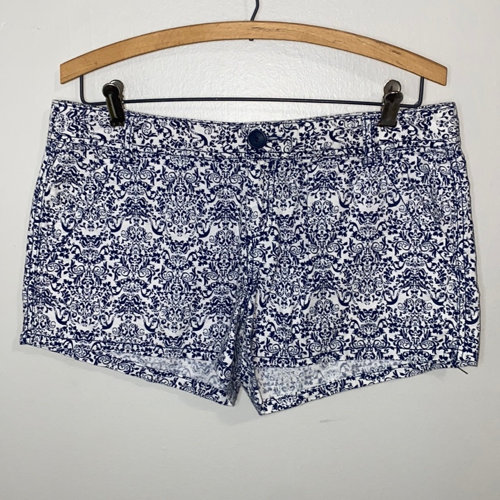 🎱Maurice’s blue and white patterned shorts! - Picture 2 of 7